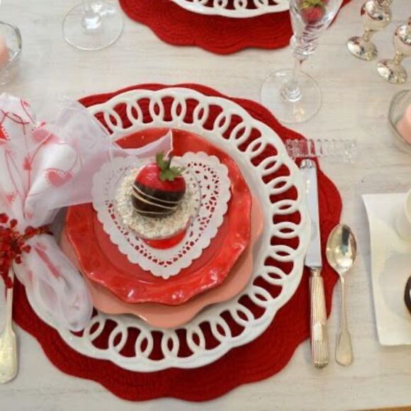 Tango Red Snakeskin Round Pebbled Faux Leather Vinyl Placemat set of 6 - Picture 7 of 8